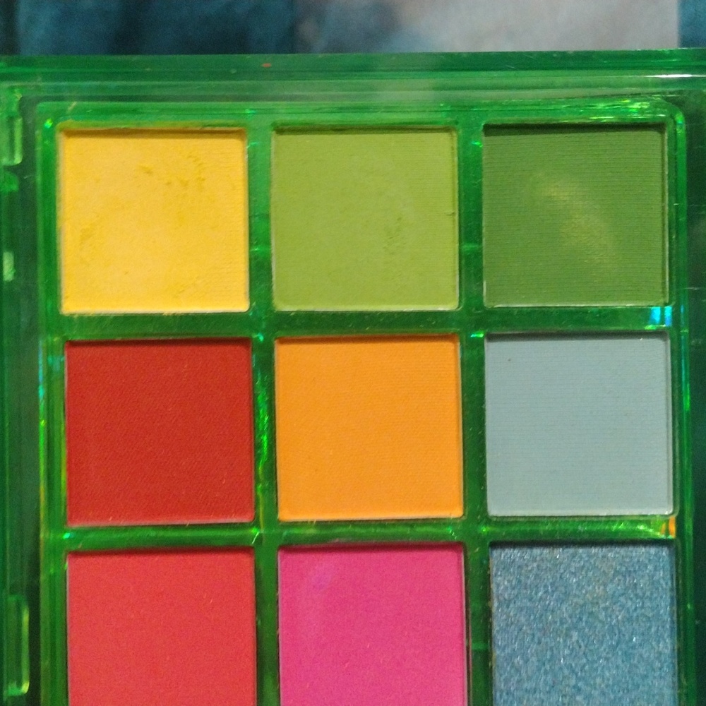 FRUIT PUNCH EYESHADOW PALLETE NWOT - Picture 6 of 6